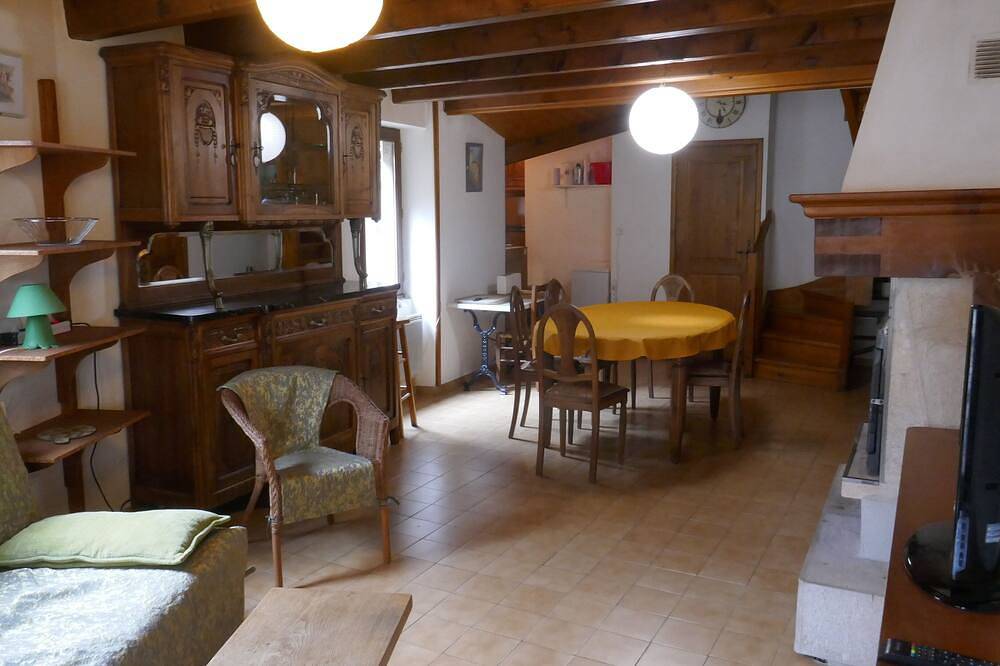 Pedestrian center, upstairs apartment and use of entire house in Gorges du Tarn Causses, Cevenas
