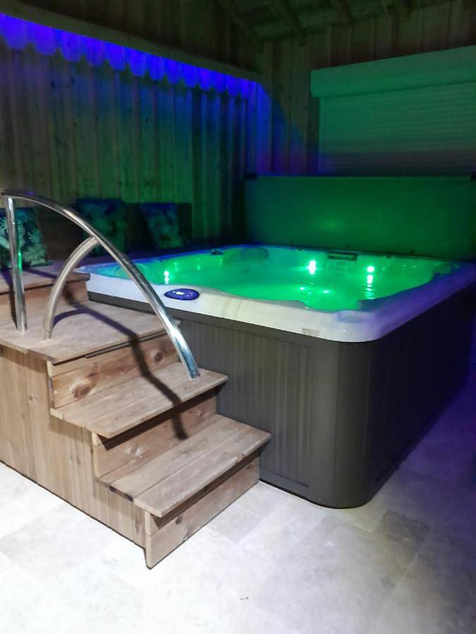 Chambre d’hôte pour 2 personnes, avec Jacuzzi ainsi que Jardin et Vue