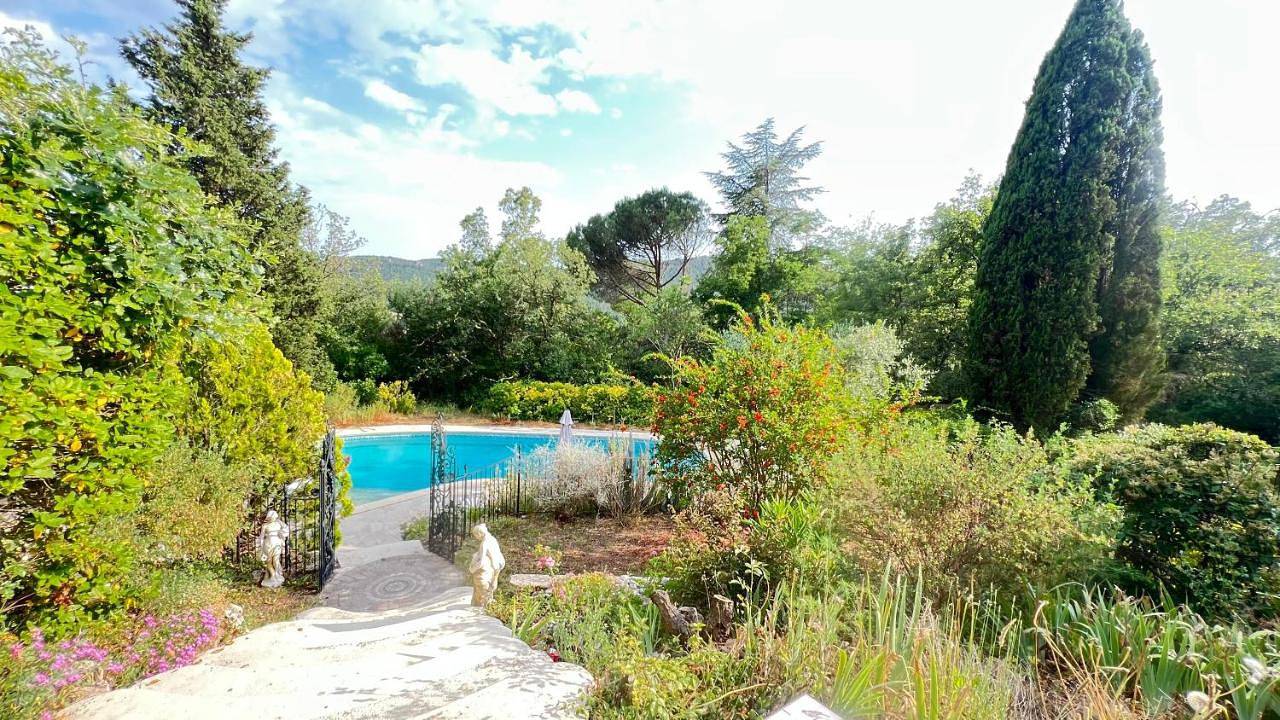 Chambre d'Hôte Charme et nature Provence in Bagnols-en-Forêt, Côte méditerranéenne (France)
