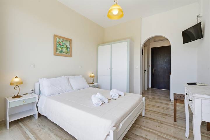 Hel studio-lejlighed, Studio Apartment 'Alexandra Studio 2' with Private Balcony & Wi-Fi in Korfu