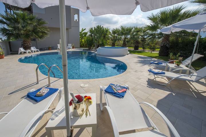 Villa für 12 Personen, mit Meerblick und Balkon/Terrasse sowie Garten auf Kos