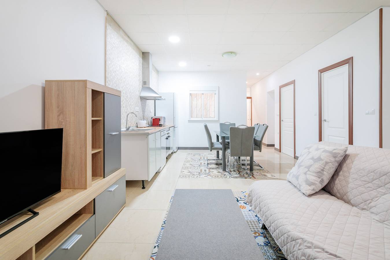 Appartement entier, Appartement 'Mar Y Sol' avec terrasse privée, Wi-Fi et climatisation in El Barrio, Alicante