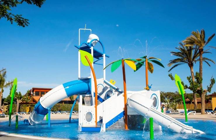 Casa rodante para 4 personas, con piscina para niños en Cambrils