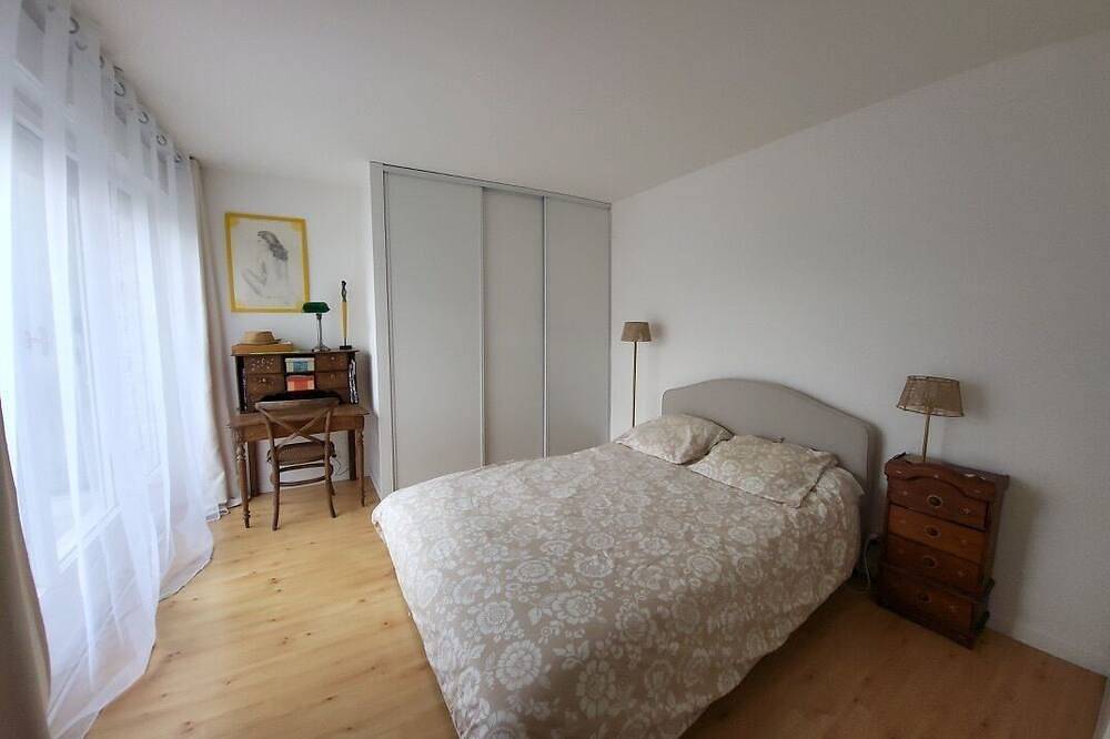 Entire apartment, Près de L'ile St Germain, grand 3 Pièces ensoleillé Avec terrasse in Issy-les-Moulineaux, Hauts-de-Seine