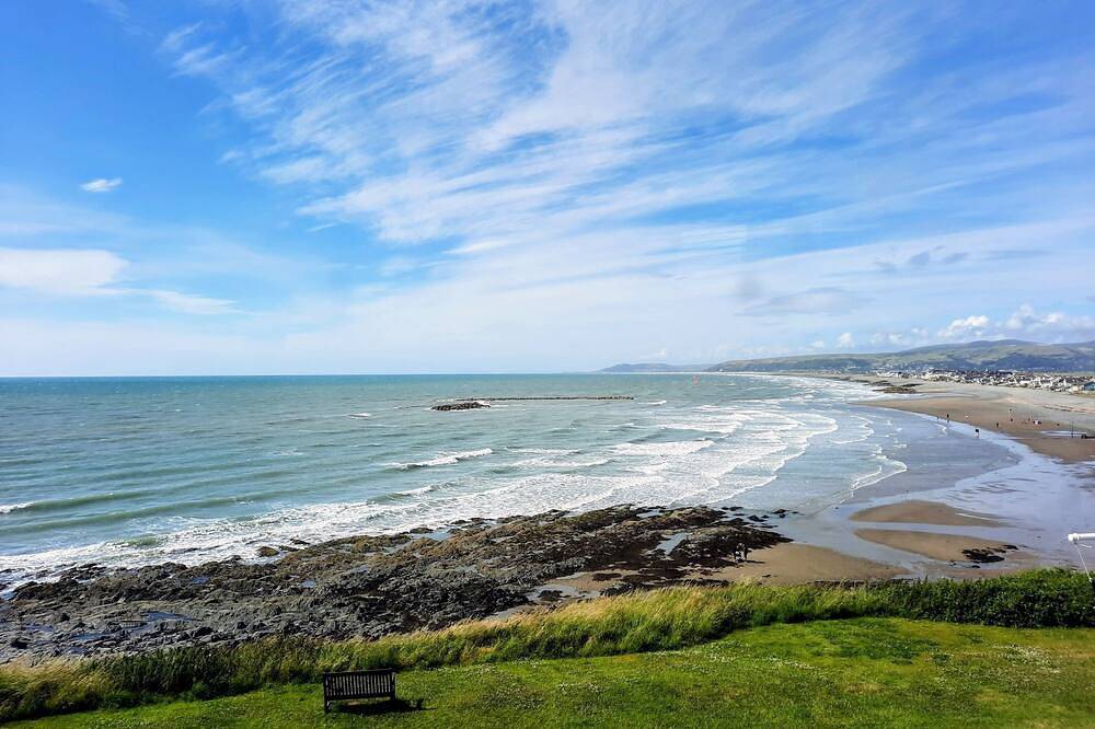 Holiday Rental for 12 People in Borth, Ceredigion