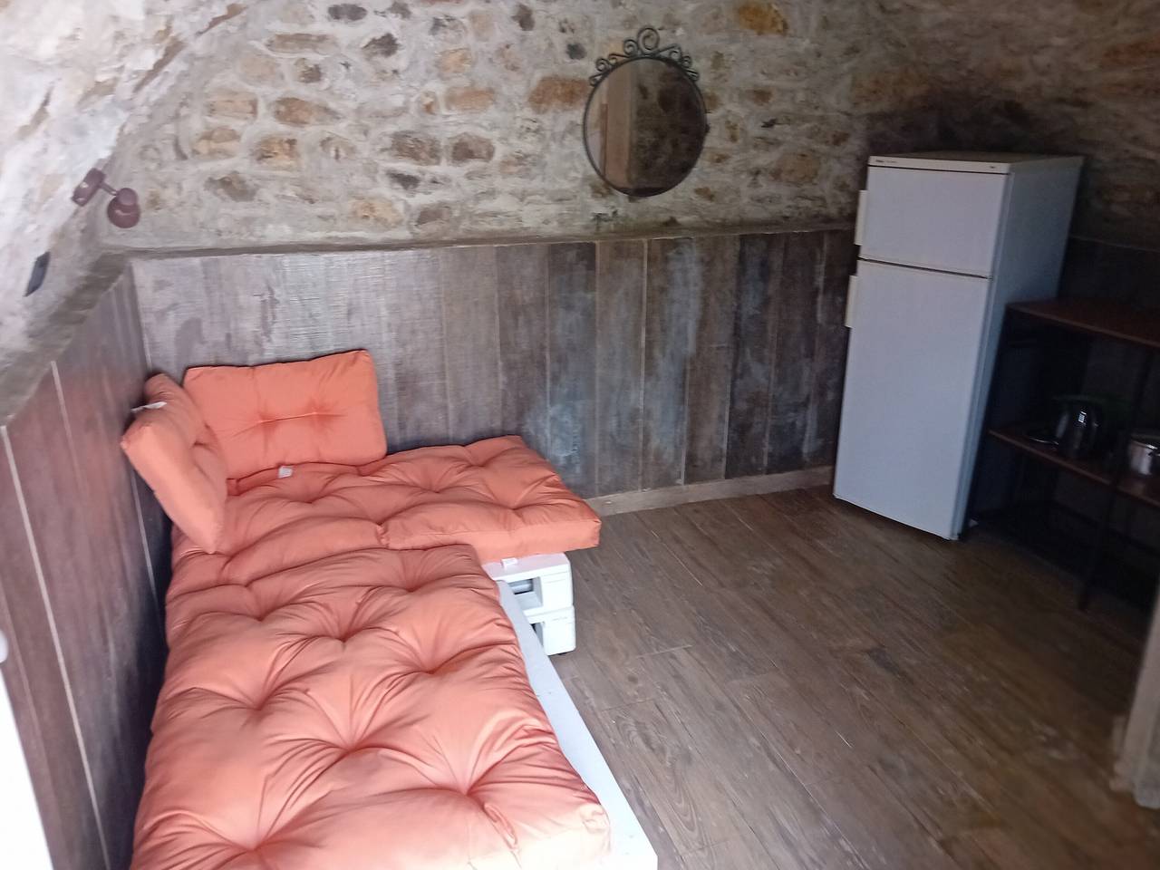 Caravan 'Glamping C Selva Tenda Ciliegio' con vista sulle montagne e giardino condiviso in Bene Lario, Provincia di Como