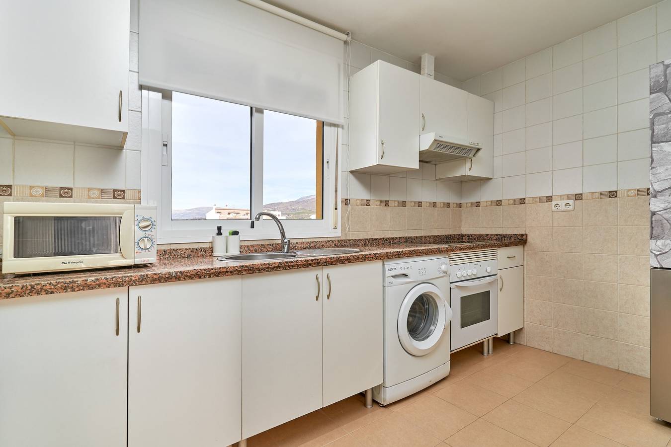 Entire apartment, Holiday Apartment "Casa Axarquia" with 2 Balconies & Wi-Fi in Vélez-Málaga, Costa del Sol