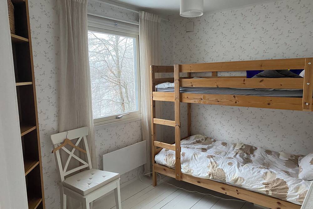 Cozy holiday home with lots of light in quiet beautiful villa area. in Mölndal, Västergötland