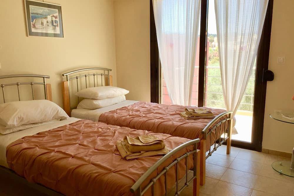 Hel leilighet, Almyrida Apartments, Stort basseng, 5 minutters gange fra stranden in Almyrida, Vámos