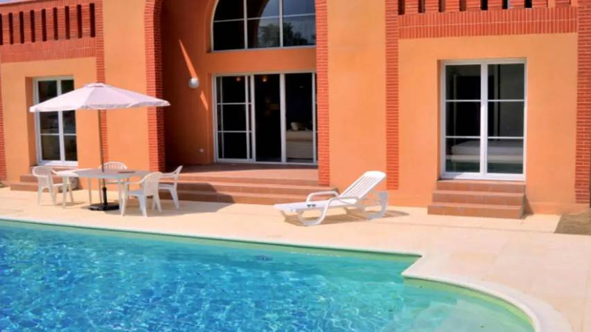 Villa pour 9 personnes, avec piscine et terrasse dans le Tarn