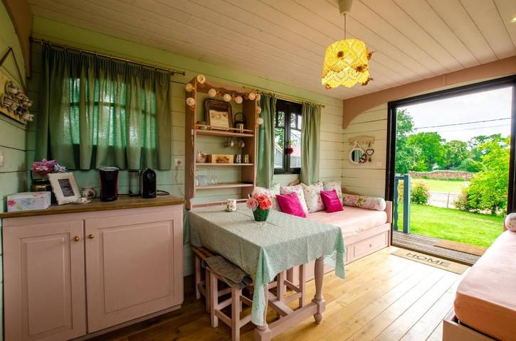 Chambre d’hôte pour 4 personnes, avec Terrasse et Jardin ainsi que Piscine et Vue à Maisons-lès-Chaource