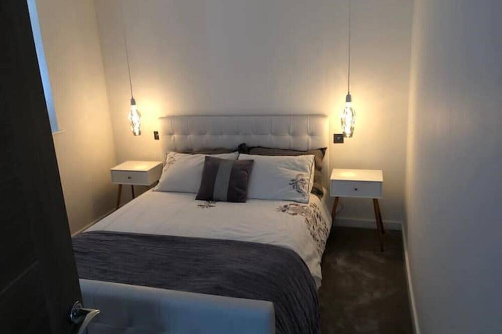 Contemporary eco home with a twist! in Middlesbrough, North East England