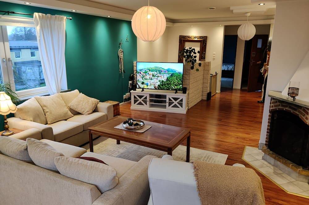 Luxury and comfortable upstairs 130 m2 \"Central\" in Katrineholm, Södermanland