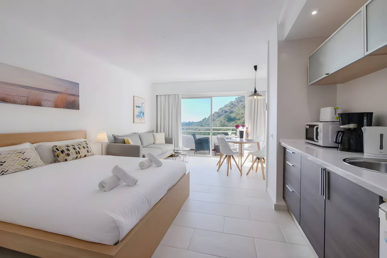 Entire apartment, Apartment 'Style' with Mountain View, Wi-Fi and Air Conditioning in Alcúdia, North Majorca