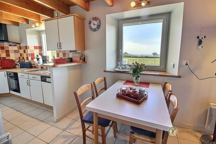 Gîte pour 4 personnes, avec terrasse et jardin à Lanmodez - 3