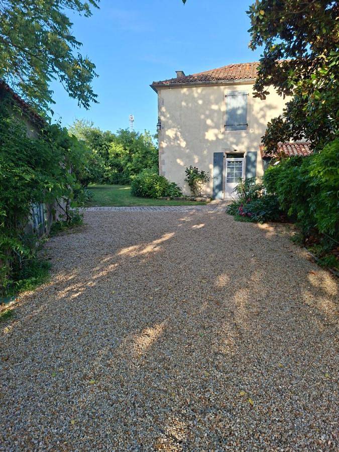 Location de vacances pour 4 personnes, avec vue et jardin à Luçon