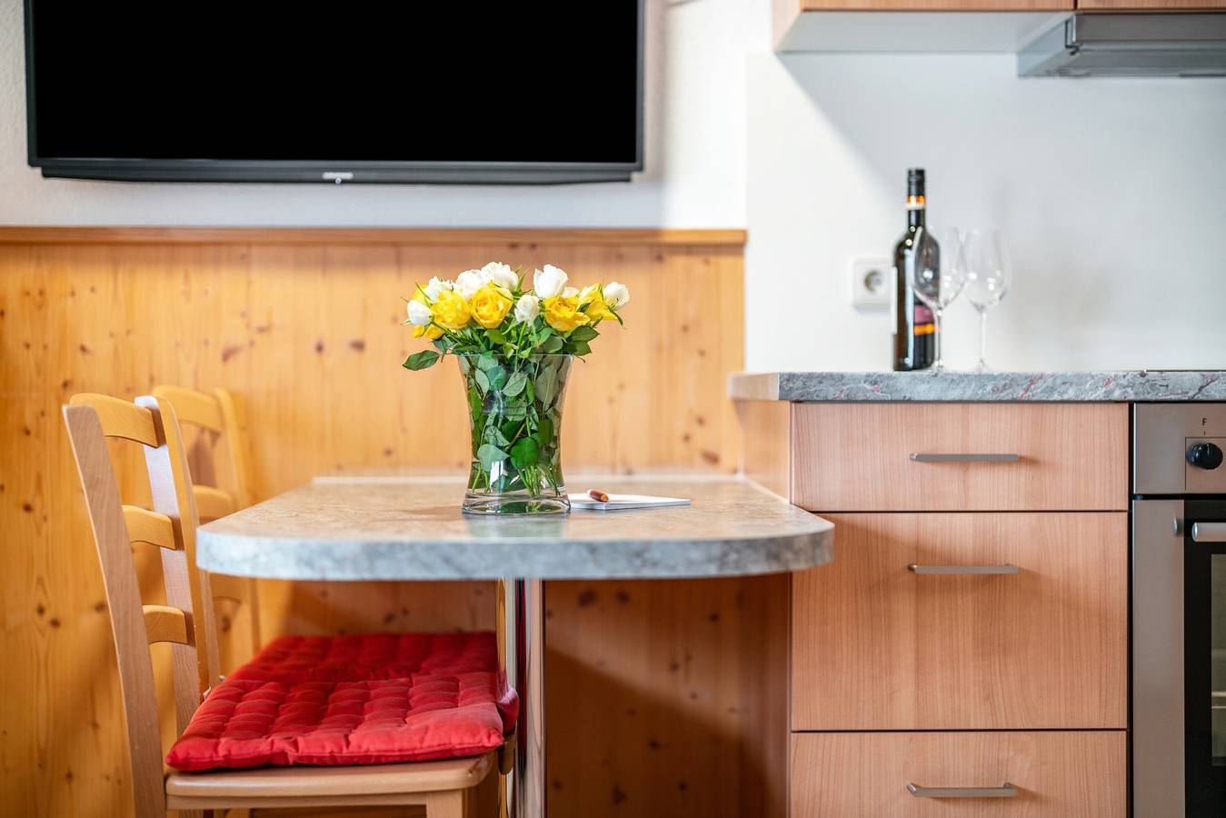 Ganze Wohnung, Ferienwohnung 'Dorfblick' mit Bergblick, Gemeinschaftsterrasse und Wi-Fi in Suedlicher Schwarzwald, Todtnau