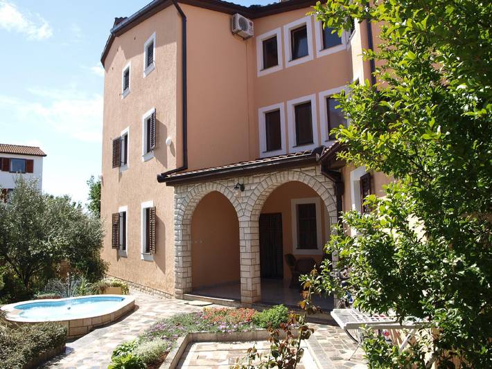 Ferienwohnung für 2 Personen, mit Terrasse und Garten in Fazana