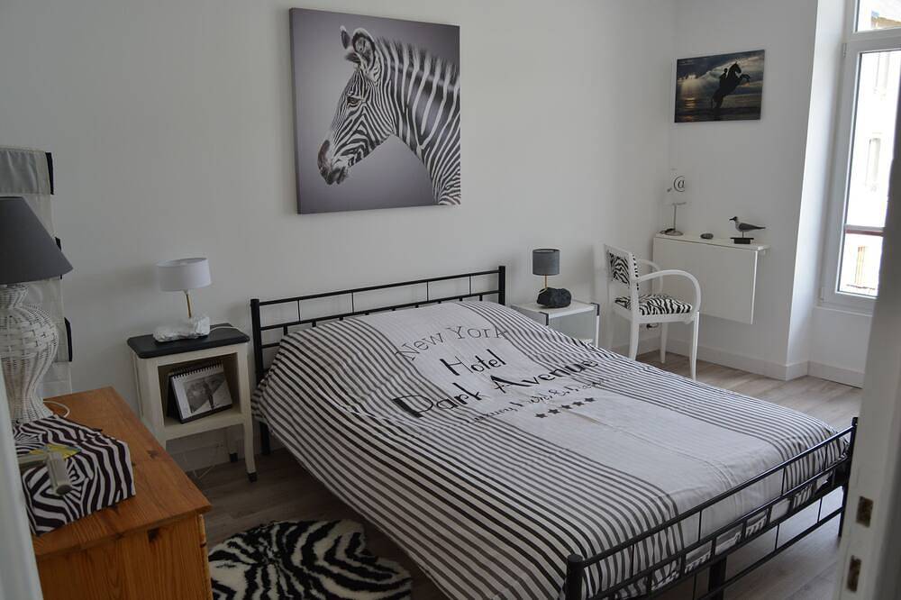 Appartement entier, Vue mer, F2 face à la plage de Morgat avec petit balcon in Morgat, Crozon