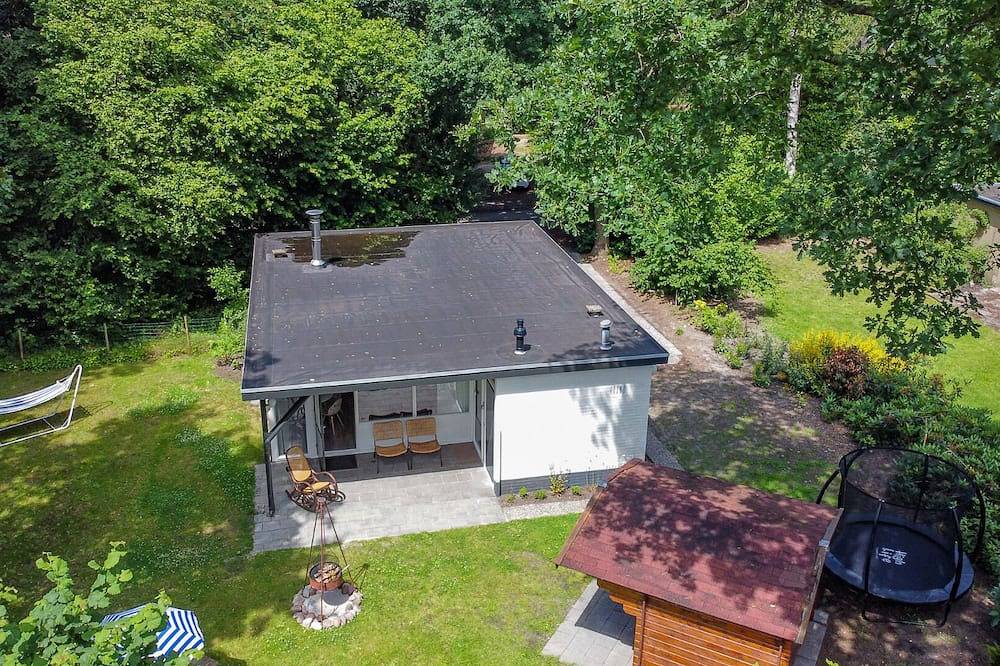 Gemütlicher Ferienbungalow für 4 Personen mit eingezäuntem Garten, Pelletofen, haustierfreundlich, nahe Seen und Nationalpark Drentsche Aa. in Drenthe