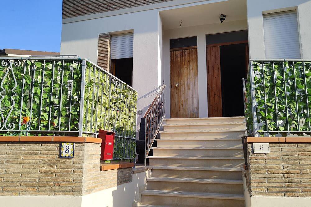 Ganze Wohnung, Delightful recently renovated apartment in the village of Tavullia in Tavullia, Pesaro-Urbino