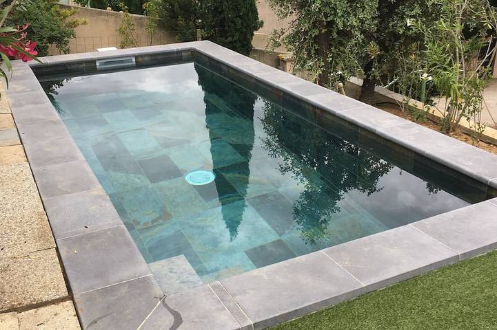 Gîte pour 2 personnes, avec Terrasse ainsi que Jardin et Piscine