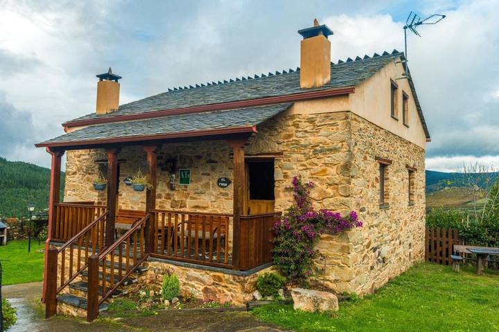 Apartamento para 2 personas, con Terraza además de Jardín y Vistas en Santa Eulalia de Oscos