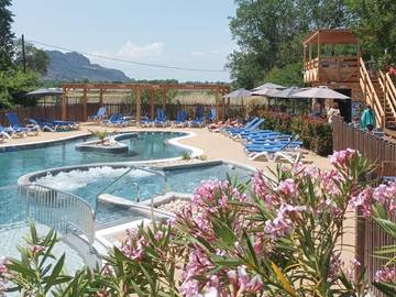 Camping pour 4 personnes, avec bassin pour enfant à Roquebrune-sur-Argens