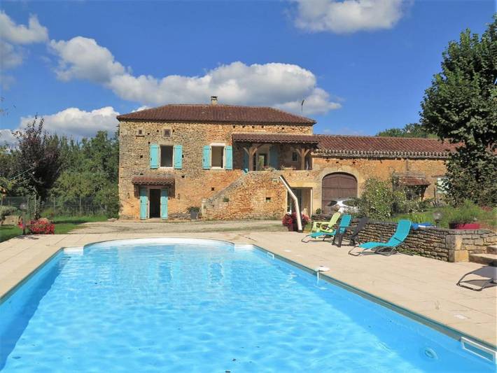 Location de vacances pour 6 personnes, avec terrasse ainsi que piscine et jardin à Montcabrier