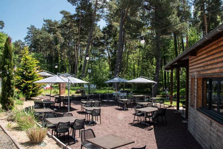 Camping pour 6 personnes, avec terrasse, animaux acceptés en Auvergne - 3