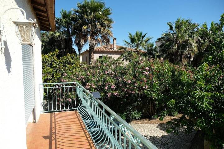 Location de vacances pour 6 personnes, avec Balcon et Terrasse ainsi que Jardin et Piscine dans Office de Tourisme de Frontignan Centre Ville - 4
