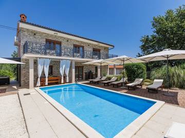 Ferienhaus für 6 Personen, mit Pool und Garten sowie Sauna und Terrasse, mit Haustier in Marčana