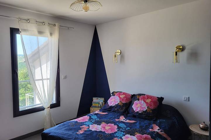 Location de vacances pour 6 personnes, avec terrasse et jardin à Saint-Julien-de-Peyrolas - 3