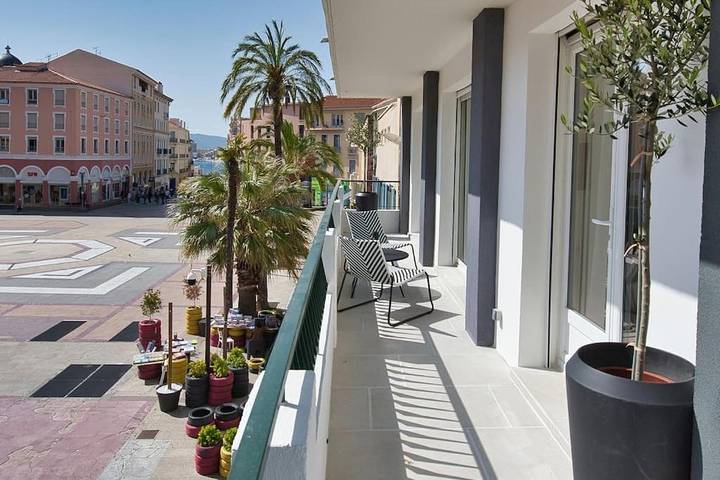 Gîte pour 4 personnes, avec terrasse dans Gare De Saint Raphael Valescure