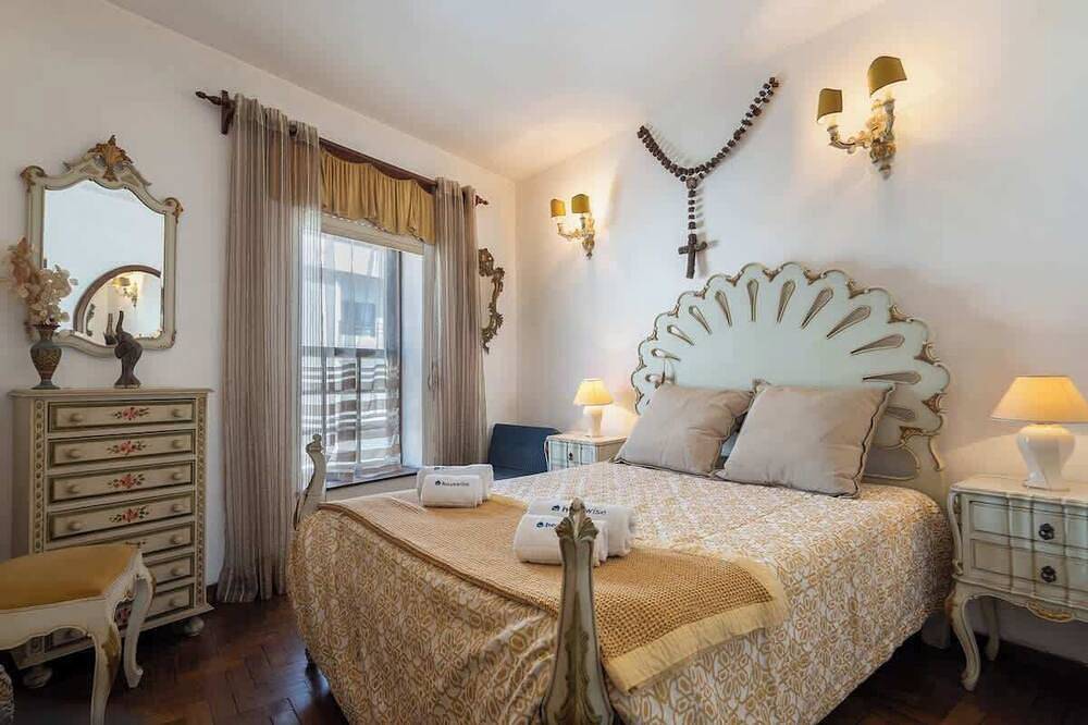 Ganze Wohnung, Sunny Vintage Apartment at the Beach by Host Wise in Vila do Conde, Porto Distrikt