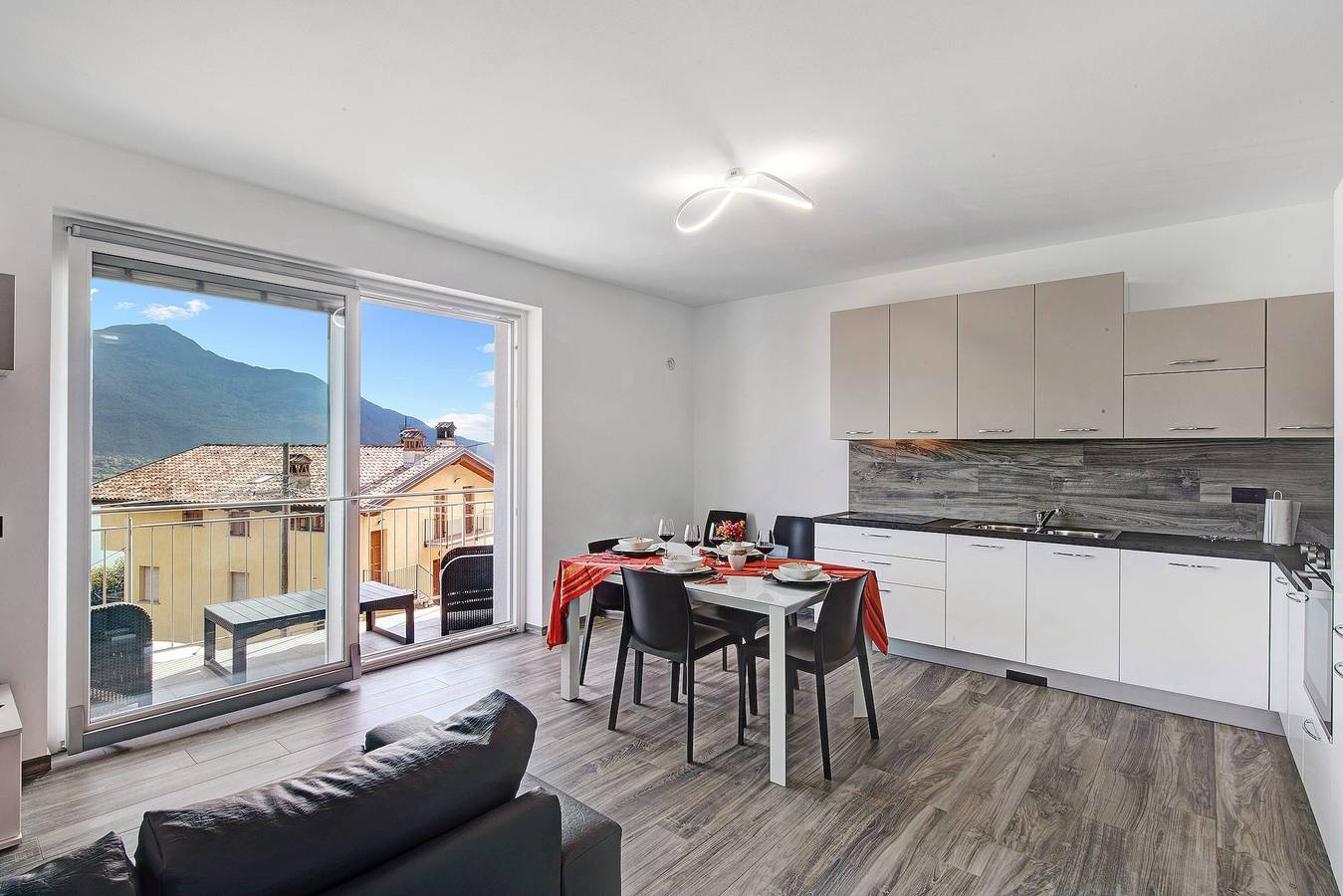 Appartement entier, Nouvel appartement Casa Andrea avec vue sur le lac, terrasse et parking gratuit sur place in Aurogna, Trezzone