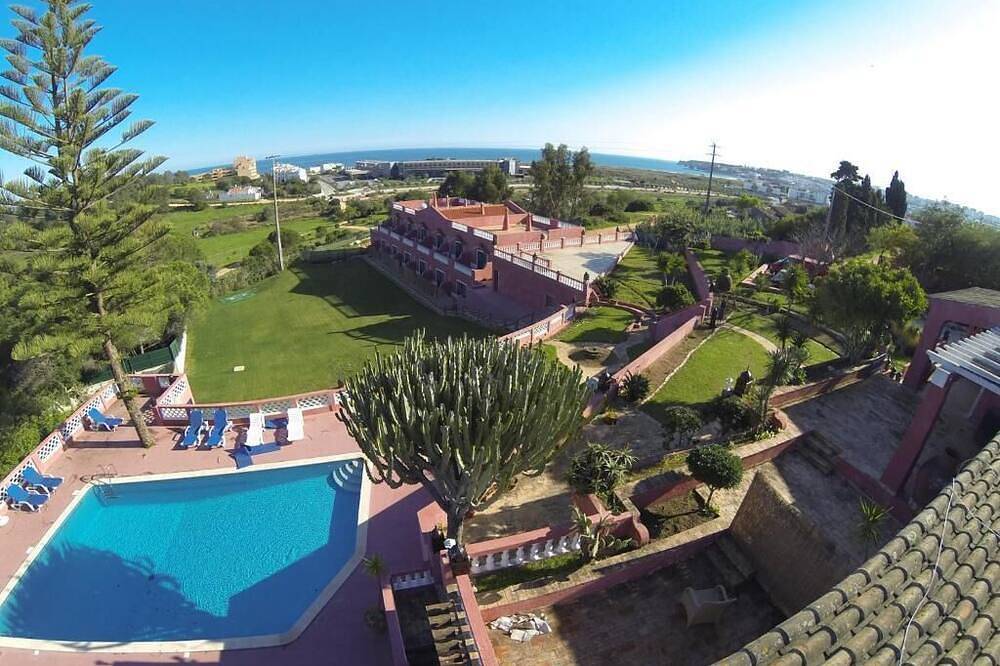 Double room for a long stay near the beach in the Algarve in São Sebastião, Lagos