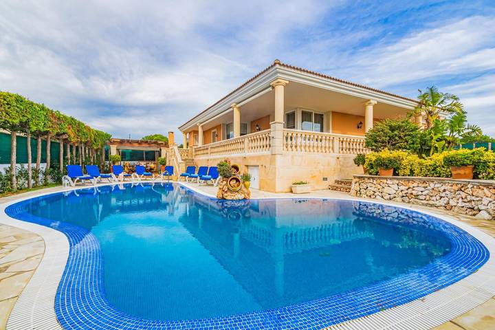 Appartement de vacances entier, Villa Rafael Piscine Privée et Espace Lounge avec Vue sur Mer in Punta Prima, Sant Lluís