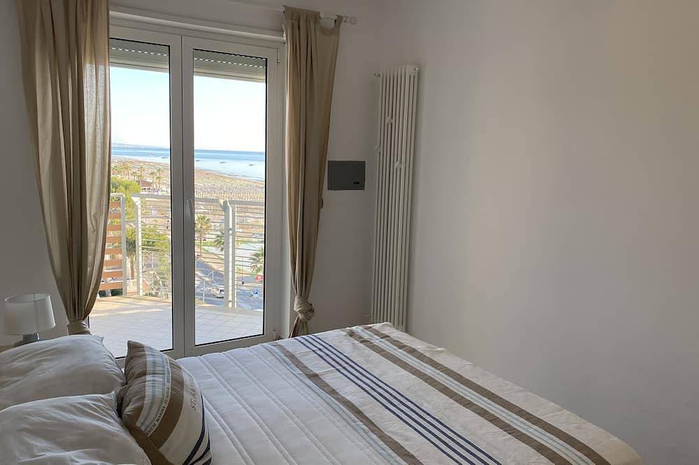 Apartamento entero, Your Seafront Terrace-25 mt from the beach-Wifi-Gas Barbecue - 5 stars in Roseto degli Abruzzi, Provincia de Teramo