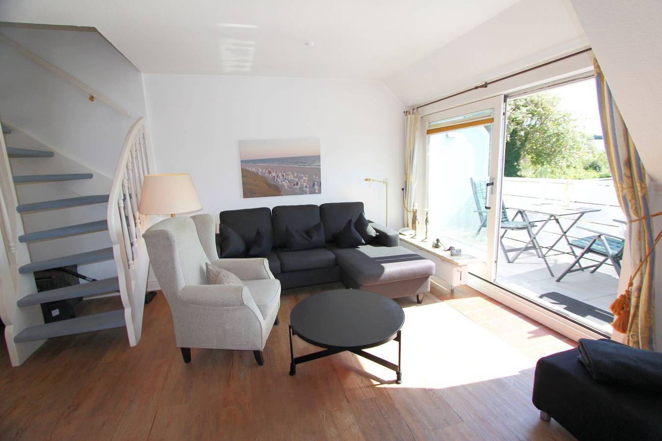 Ganze Wohnung, Stilvoll gestaltetes Feriendomizil im Ober- und Dachgeschoss des Hauses in Wenningstedt, Sylt