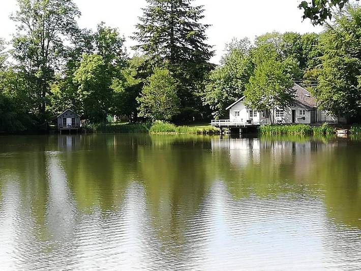 Gîte pour 10 personnes, avec vue sur le lac ainsi que vue et jardin, animaux acceptés dans Cul-des-Sarts - 4