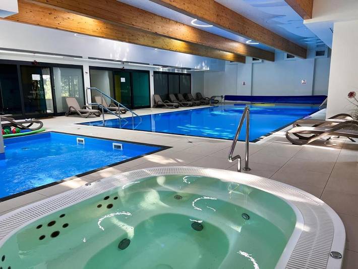 Apartament wakacyjny dla 2 osób, z balkon i basen w Sianożęty