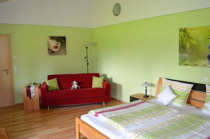Ferienwohnung für 4 Personen, mit Balkon und Whirlpool sowie Garten und Sauna in Winzer