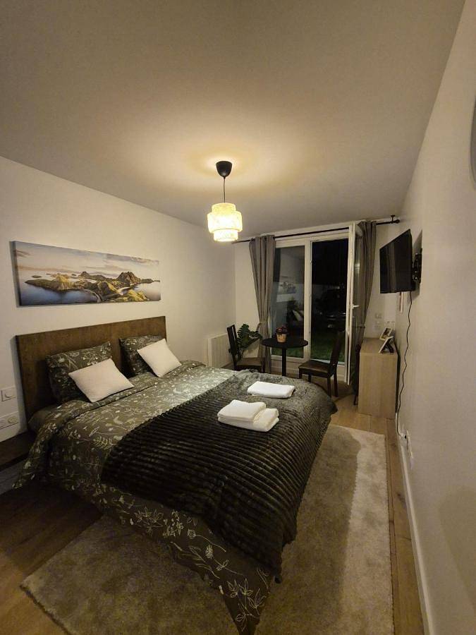 Gîte pour 2 personnes, avec terrasse et vue dans Aeroport Paris - Orly - 2