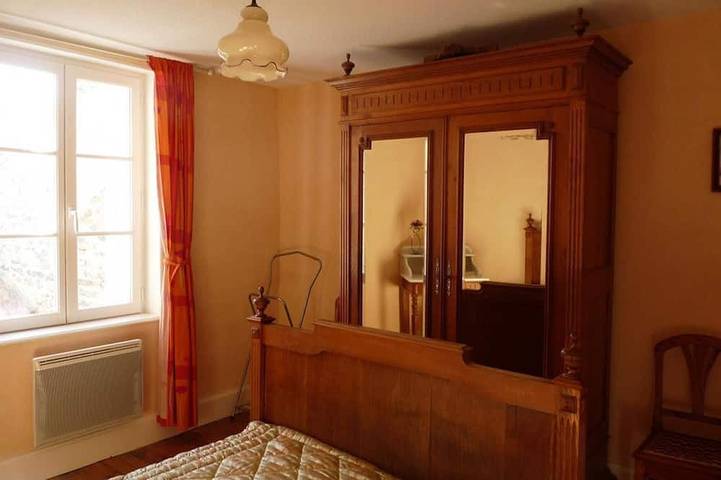 Gîte pour 6 personnes, avec terrasse à Ferrières-sur-Sichon - 3