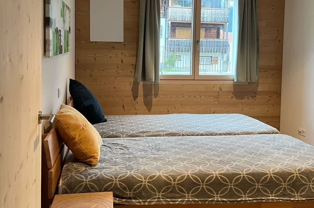 Ganze Wohnung, Neue Ferienwohnung in mitten der Skiarena Andermatt Sedrun mit Indoorgolfplatz in Sedrun, Tujetsch