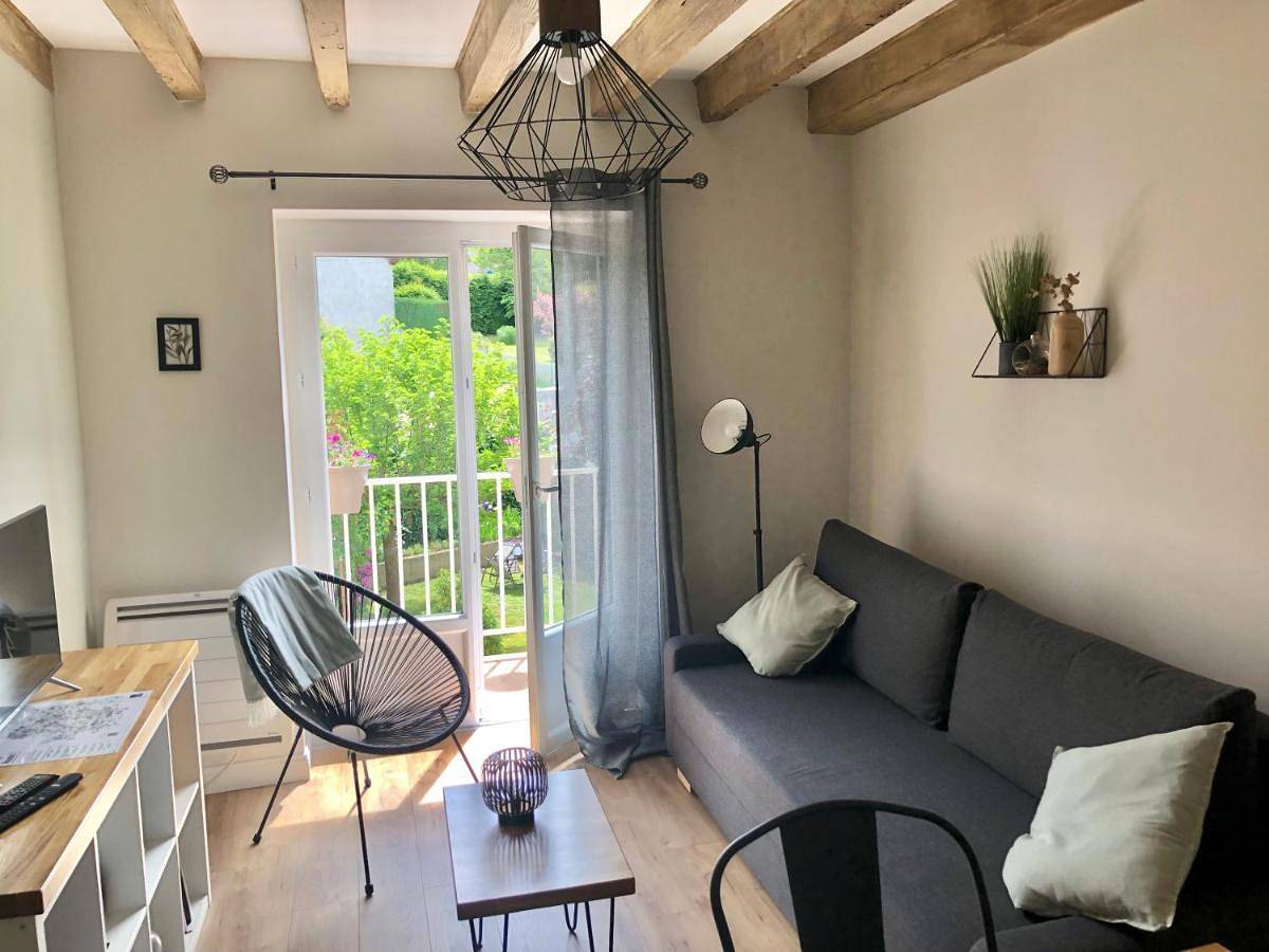 Appartement entier, Veroliv Appartement calme et cosy proche du centre ville - Lit 180 - Wifi Netflix Youtube in Le Creusot, Région d'Autun