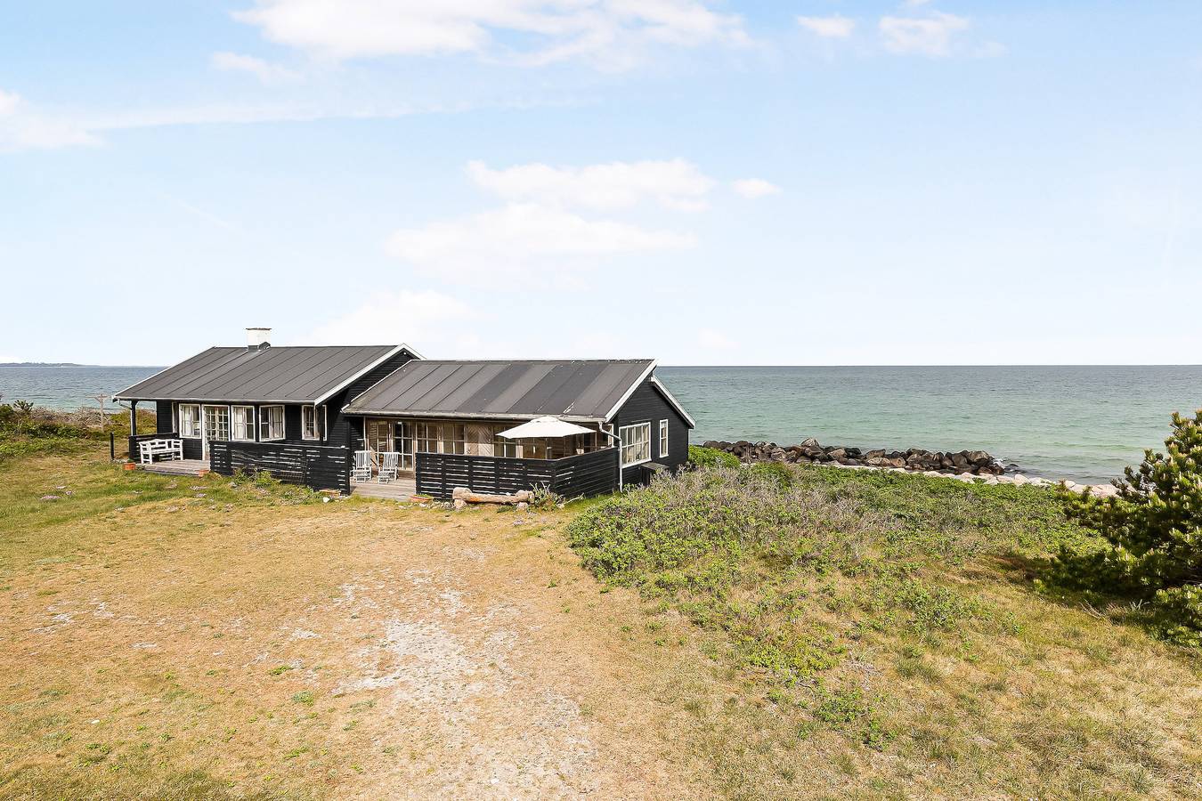 Lyst og lækkert sommerhus helt ned til vandet in Rørvig, Nordwestseeland