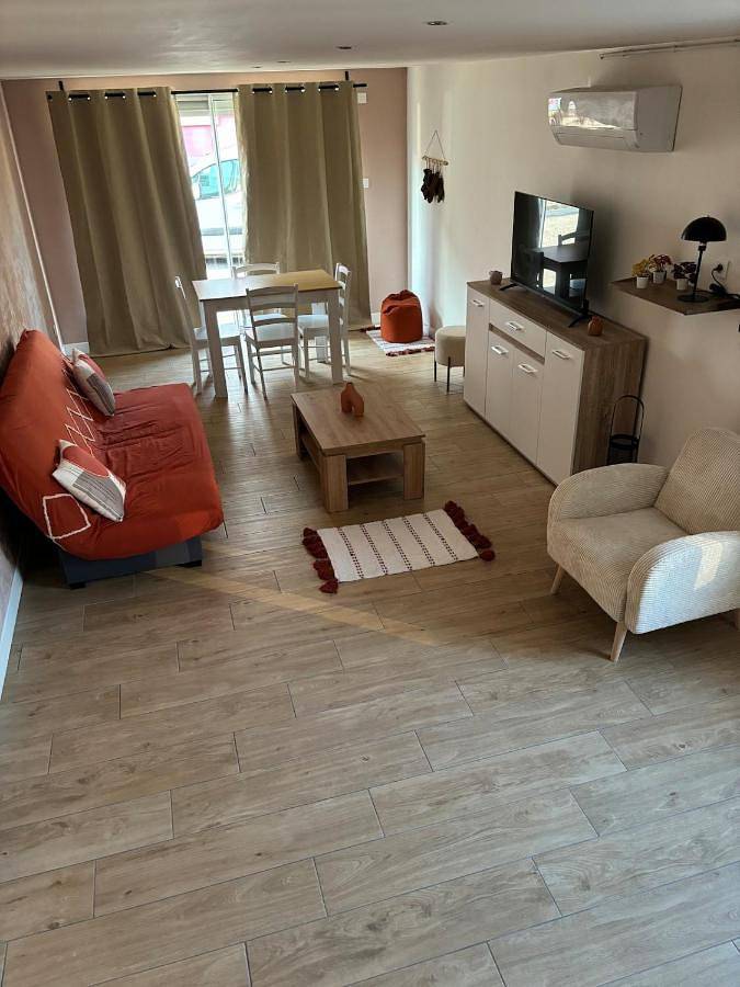 Appartement entier, Maison f2 avec cour privative in Montceau-les-Mines, Région de Chalon-sur-Saône