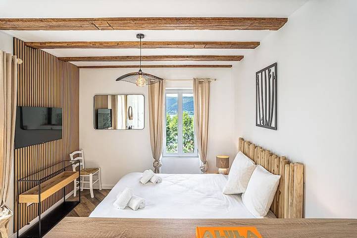 Apartamento entero, Azure: exceptional lake view l large terrace l 3 bedrooms, in Veyrier du Lac in Veyrier-du-Lac, Región de Annecy